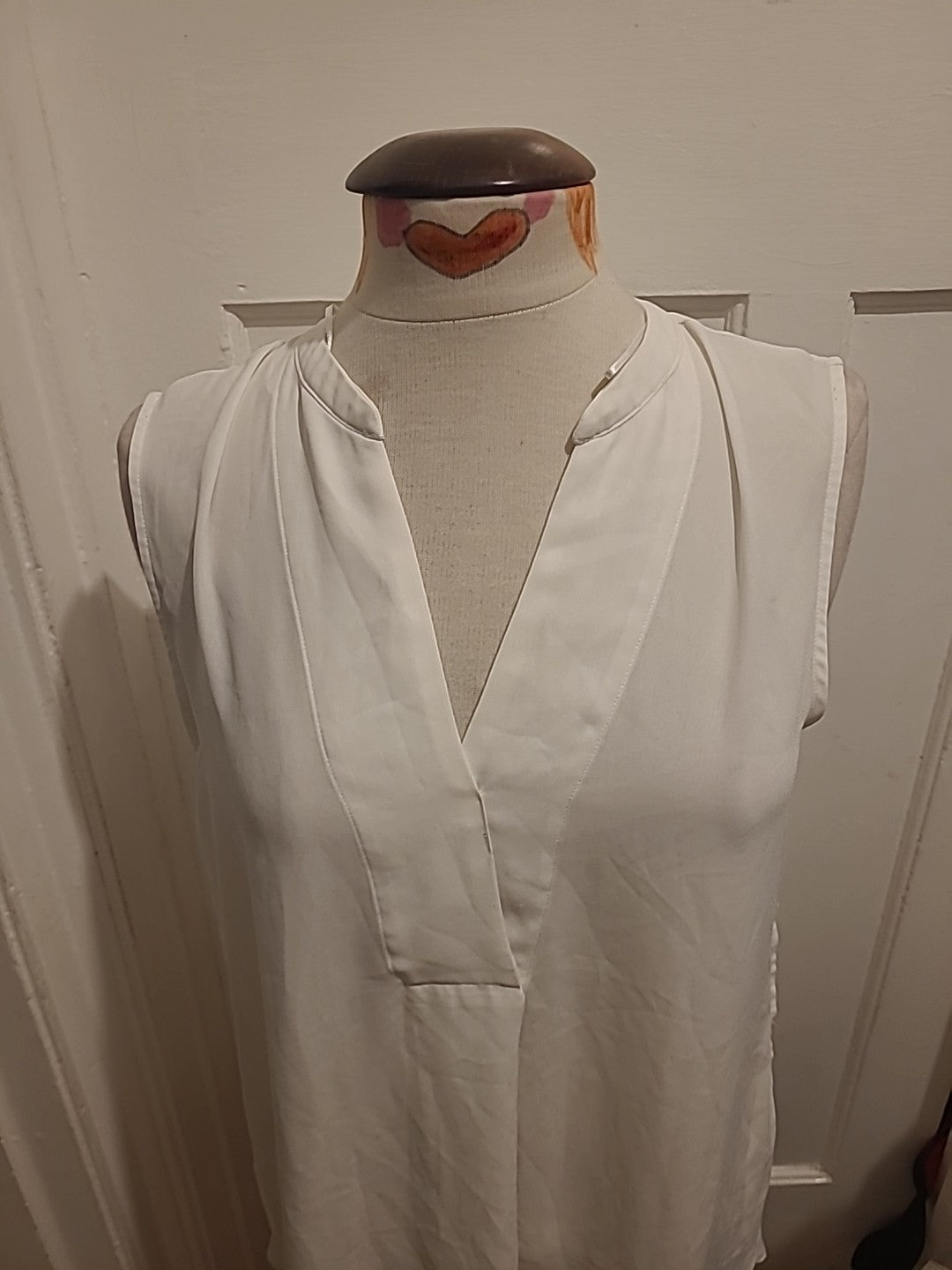 Ladies Yessica Size 14-16 White Sleeveless Blouse