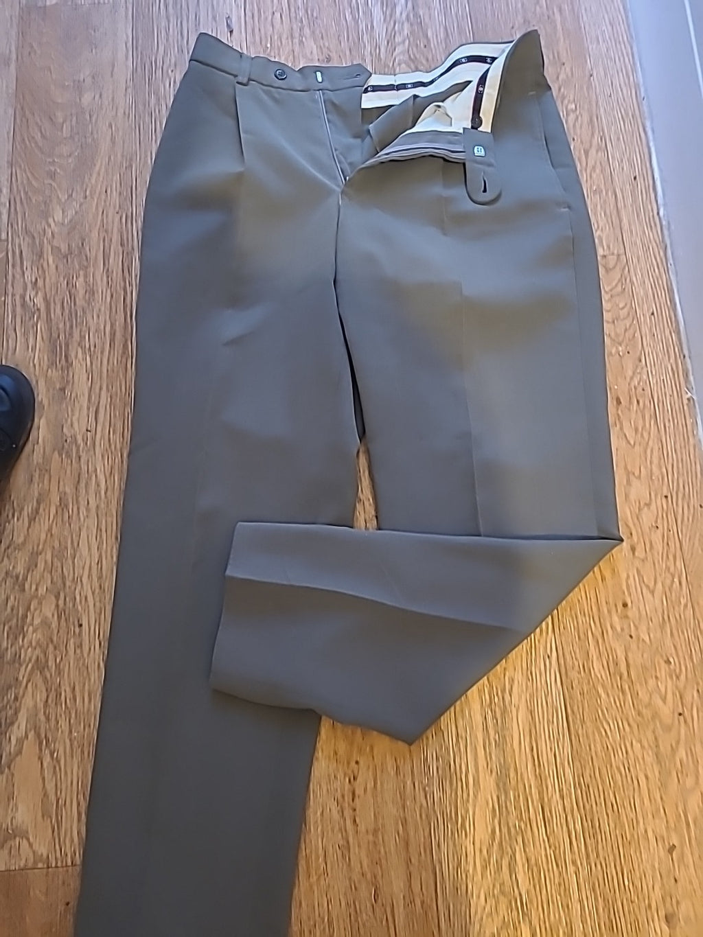 Mens Ciro Citterio Size 32 Short Leg Grey Trouser(Few Small Marks On Back)
