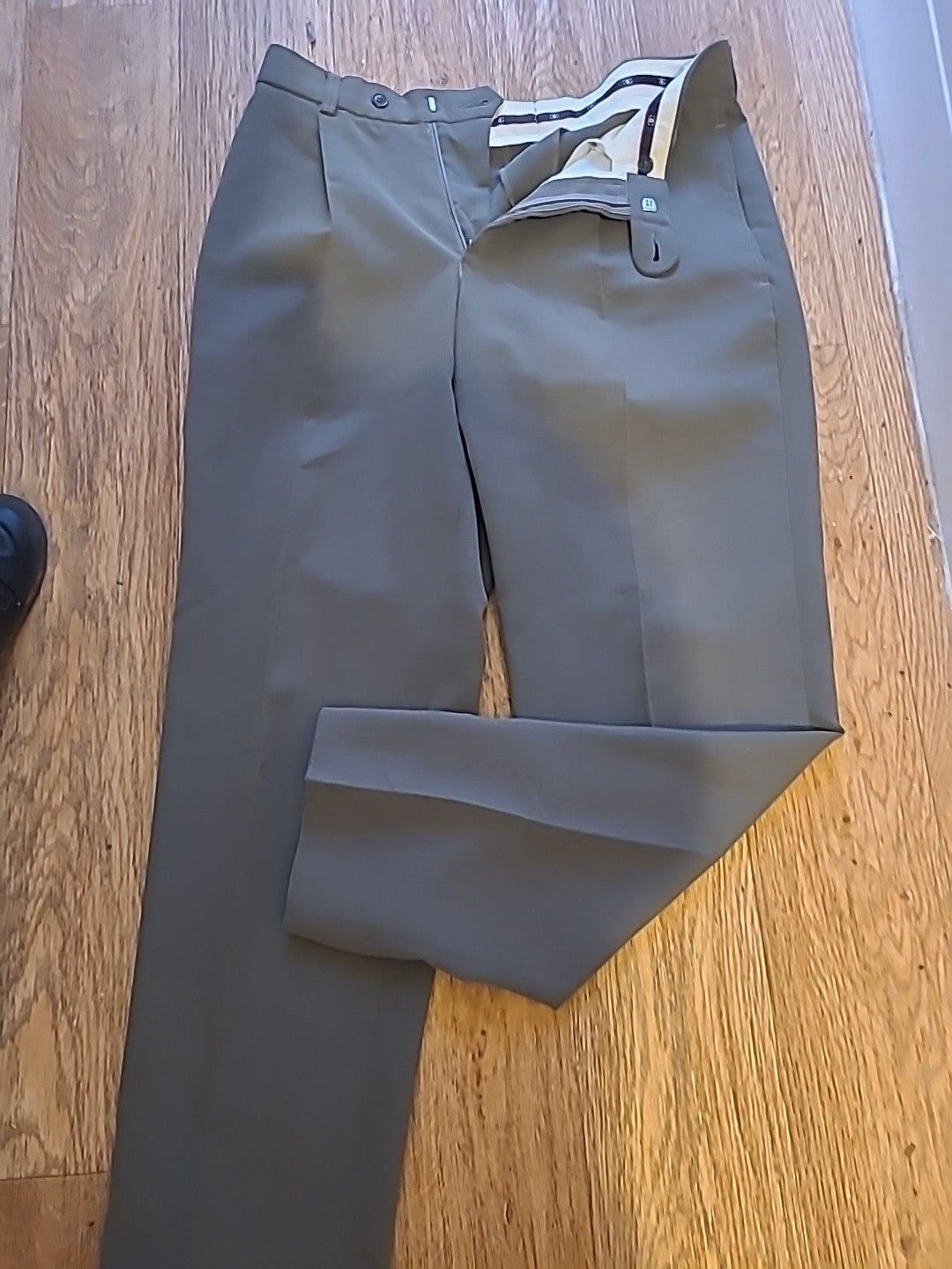 Mens Ciro Citterio Size 32 Short Leg Grey Trouser(Few Small Marks On Back)