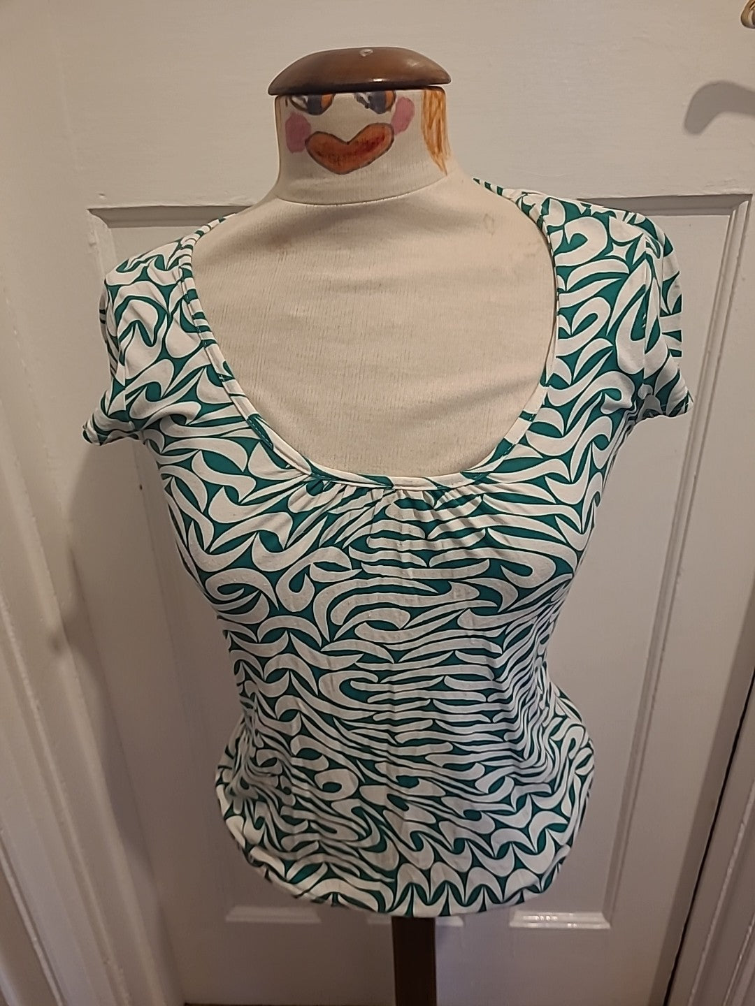 Ladies Phase Eight Size 8 Green And White Patterned Short Sleeved Tshirt