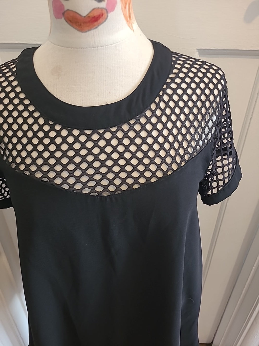 Ladies In The Style Size S/M Black Lace Short Sleeved Dress