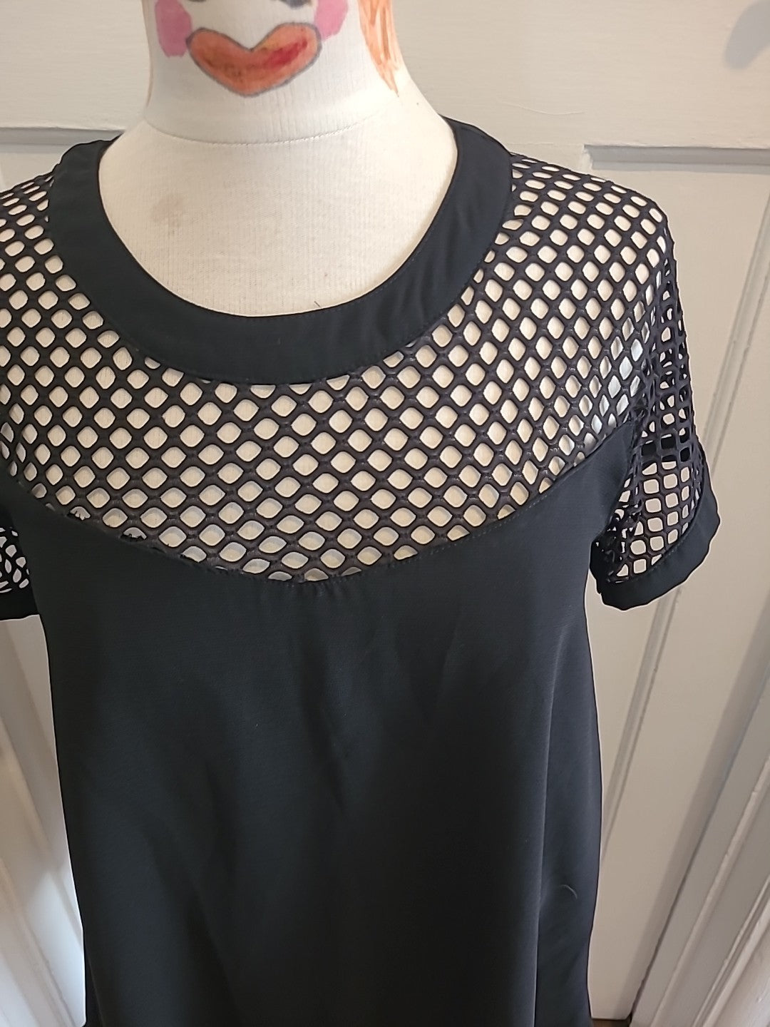Ladies In The Style Size S/M Black Lace Short Sleeved Dress