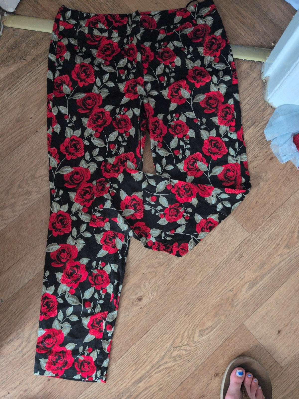 Tu 16 Red Black Rose Pattern Trousers