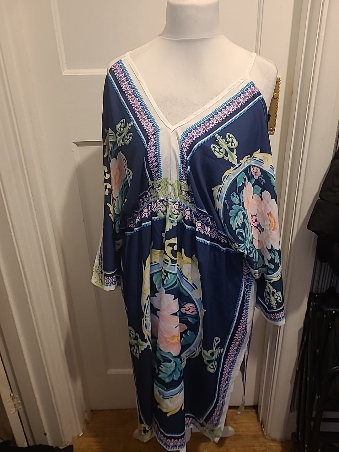 Ladies Size 2XL Multicoloured Floral Bat Wing Short Sleeved Dress