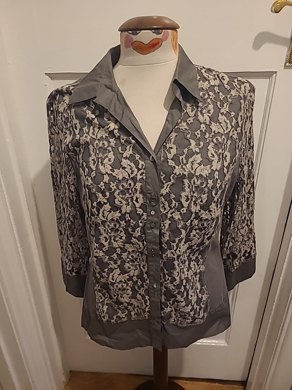 Ladies Gerry Weber Size Large Grey Floral Long Sleeved Blouse