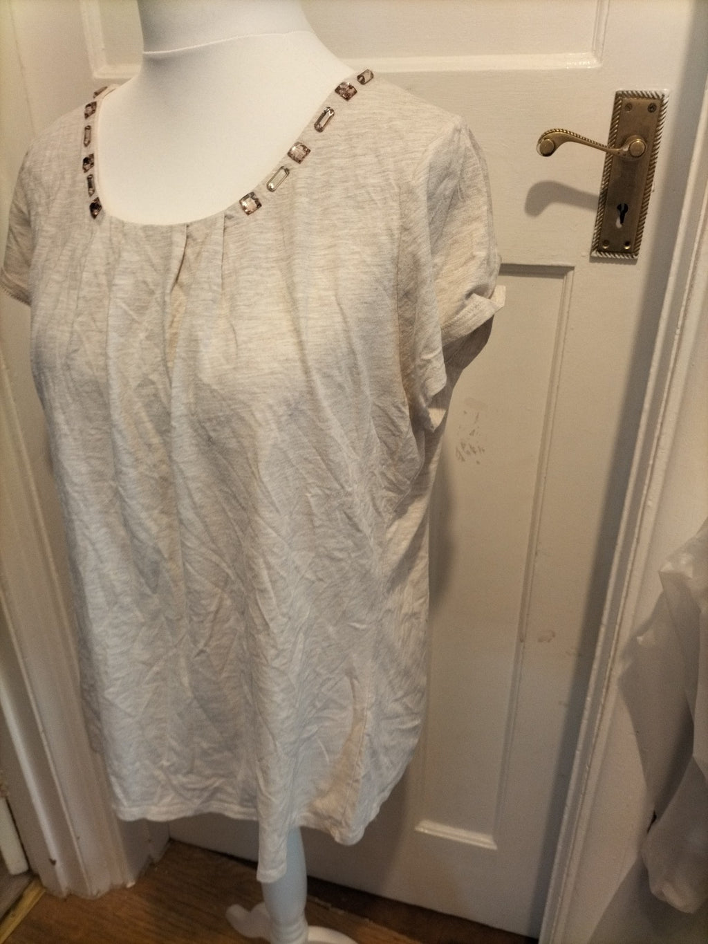 Ladies Moda Size 18 Beige Jewel Neck Tshirt