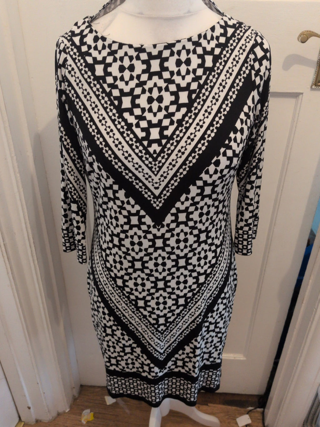 Wallis Small Black And White Aztec Long Sleeve Dress