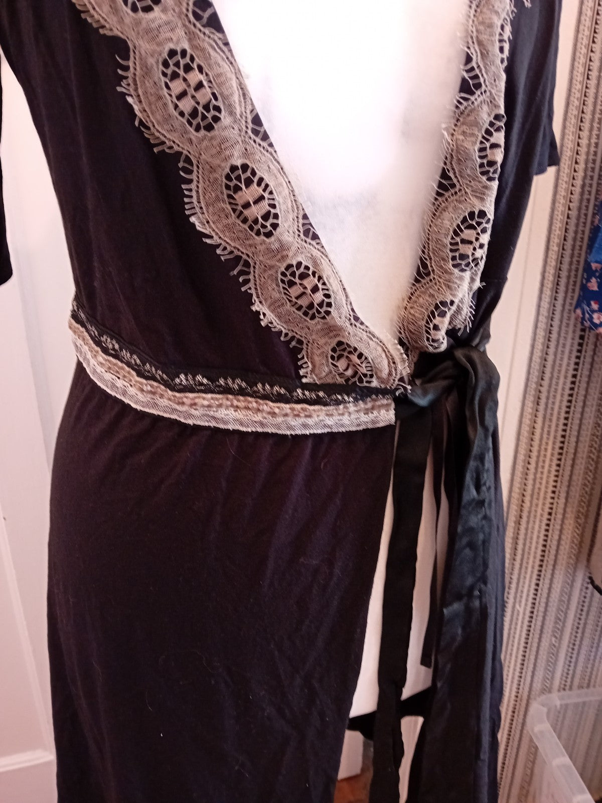 Avoca Anthology 2 Black And Grey Belted Dressing Gown