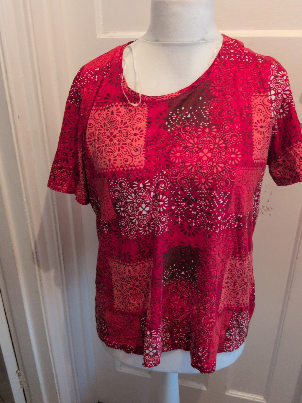 Damart 18-20 Red Patterned Short Sleeve Blouse