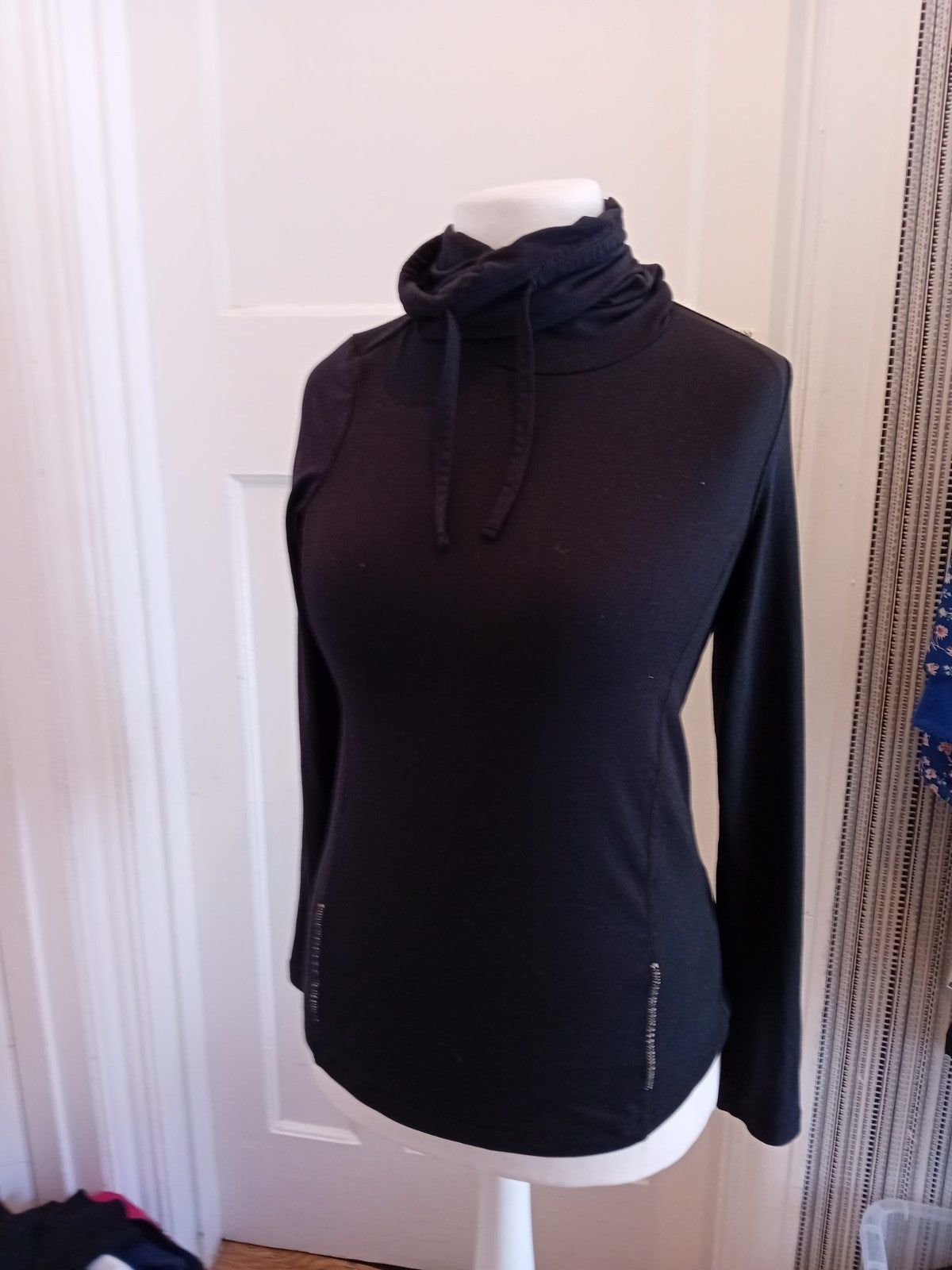 Crivit 10/12 Long Sleeve Black Roll Neck T-shirt