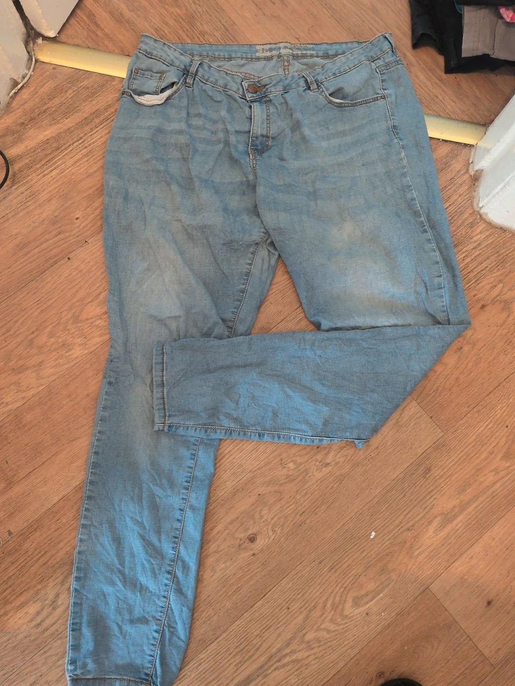 Denim&Co 16 Straight Jeans Elastication Gone