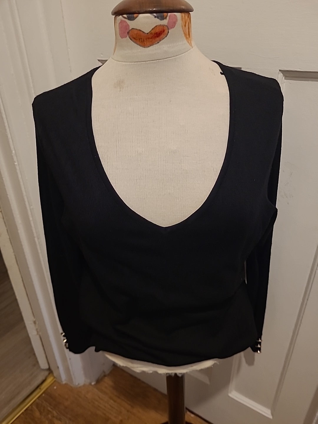 Ladies Peacocks Size 12 Black V Neck Long Sleeved Tshirt