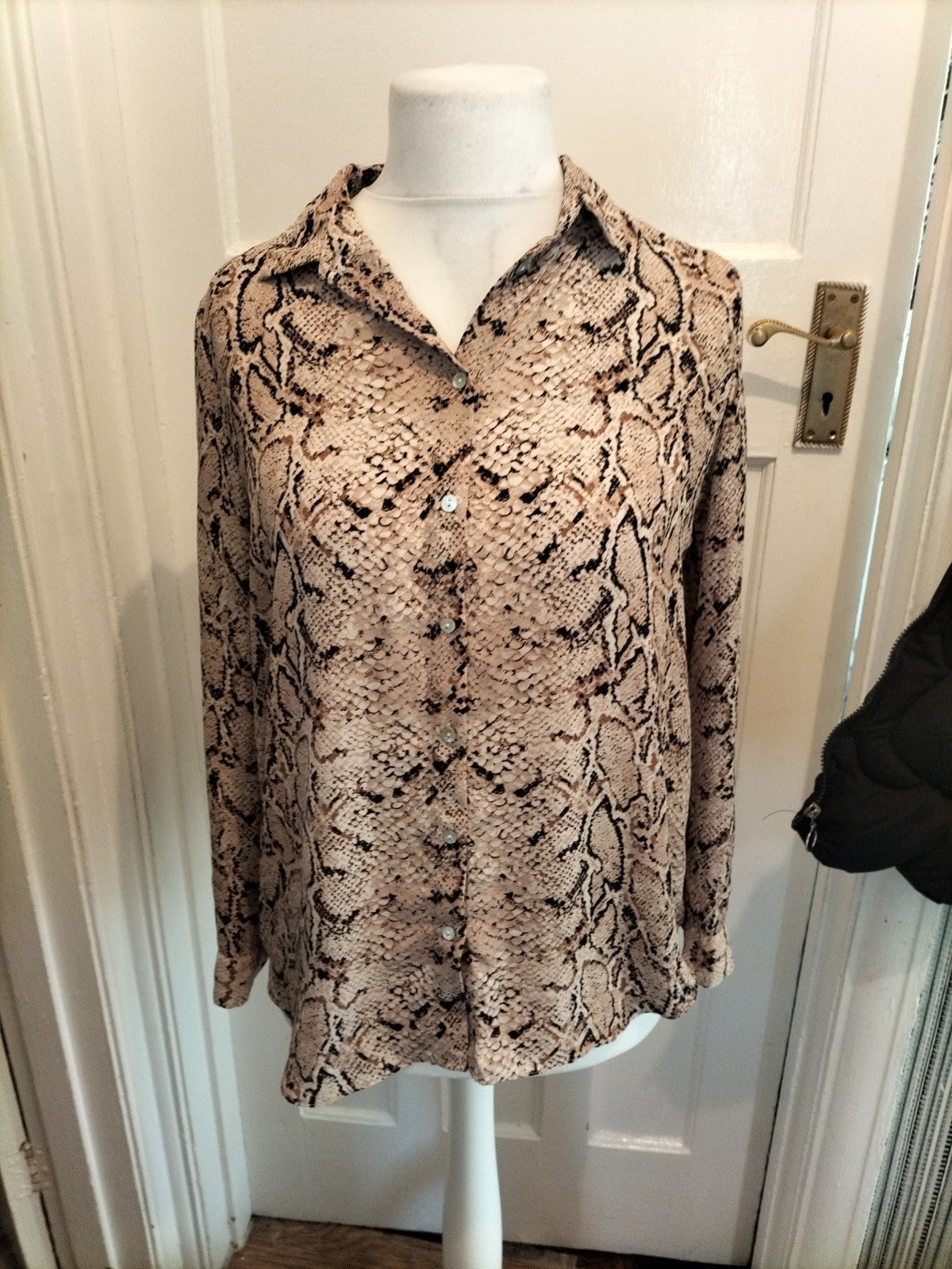 Ladies Rose+Olive Size Medium Multicoloured Animal Printed Long Sleeved Buttoned