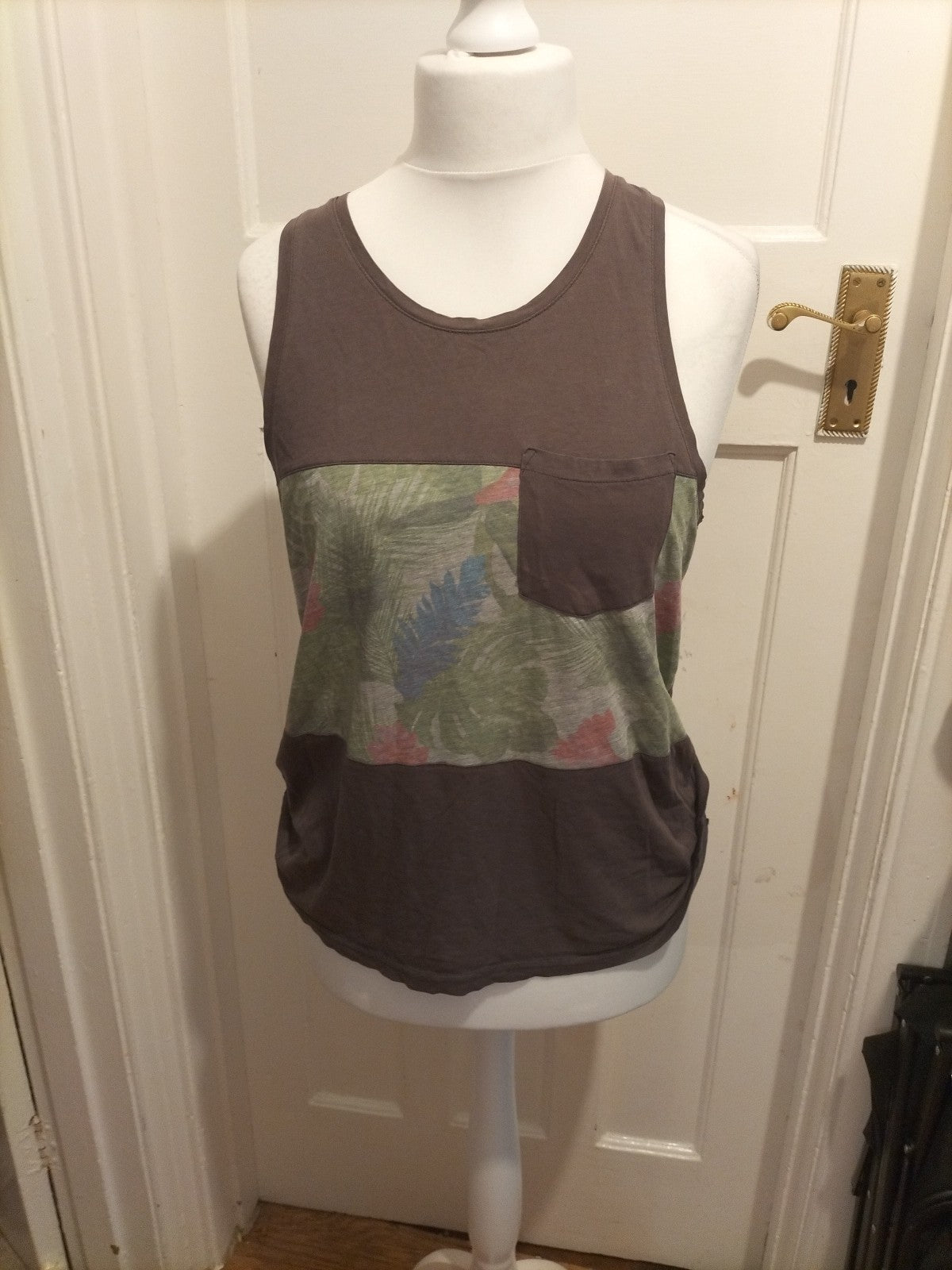Ladies Divided Size Small Brow Sleeveless Vest