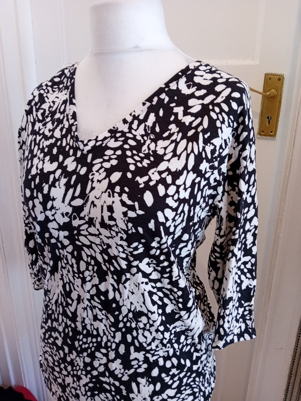Tu Woman 8 Black And White 3/4 Sleeve Blouse