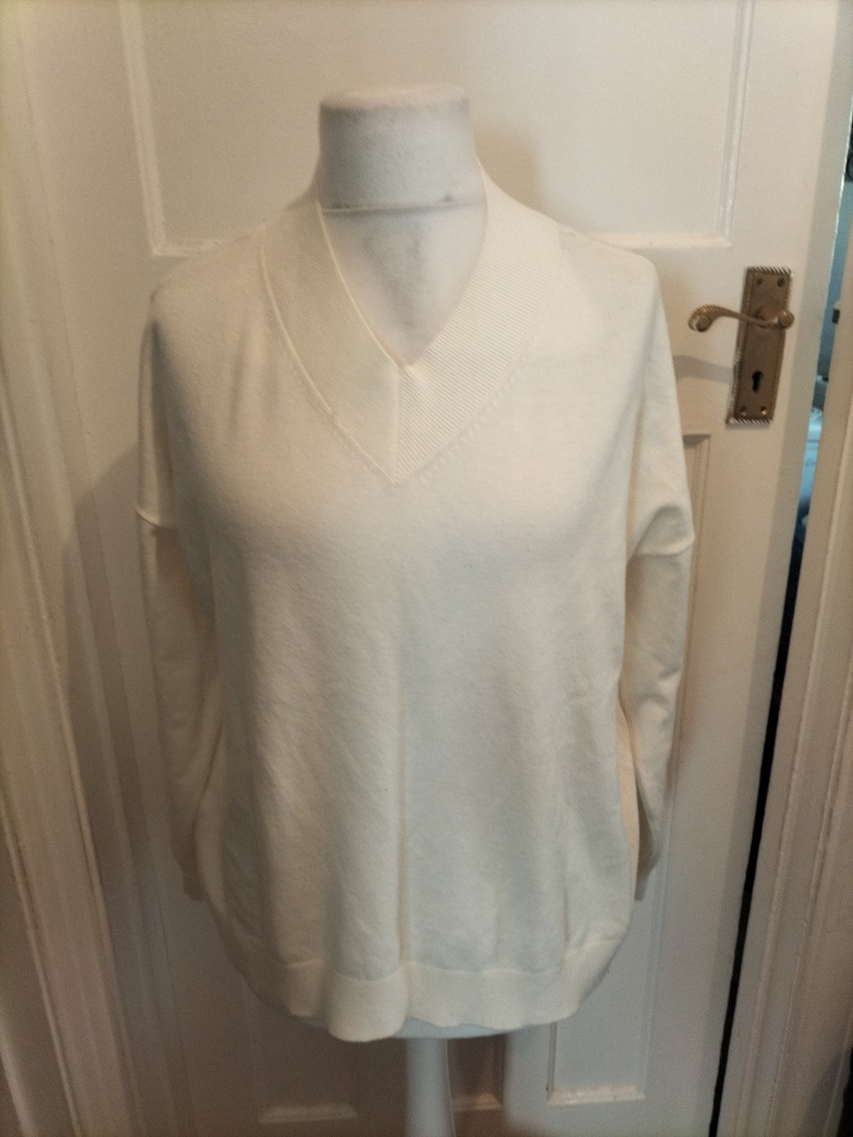 Mens Marks And Spencer Size L Cream V Neck Long Sleeved Lightweight Jumper