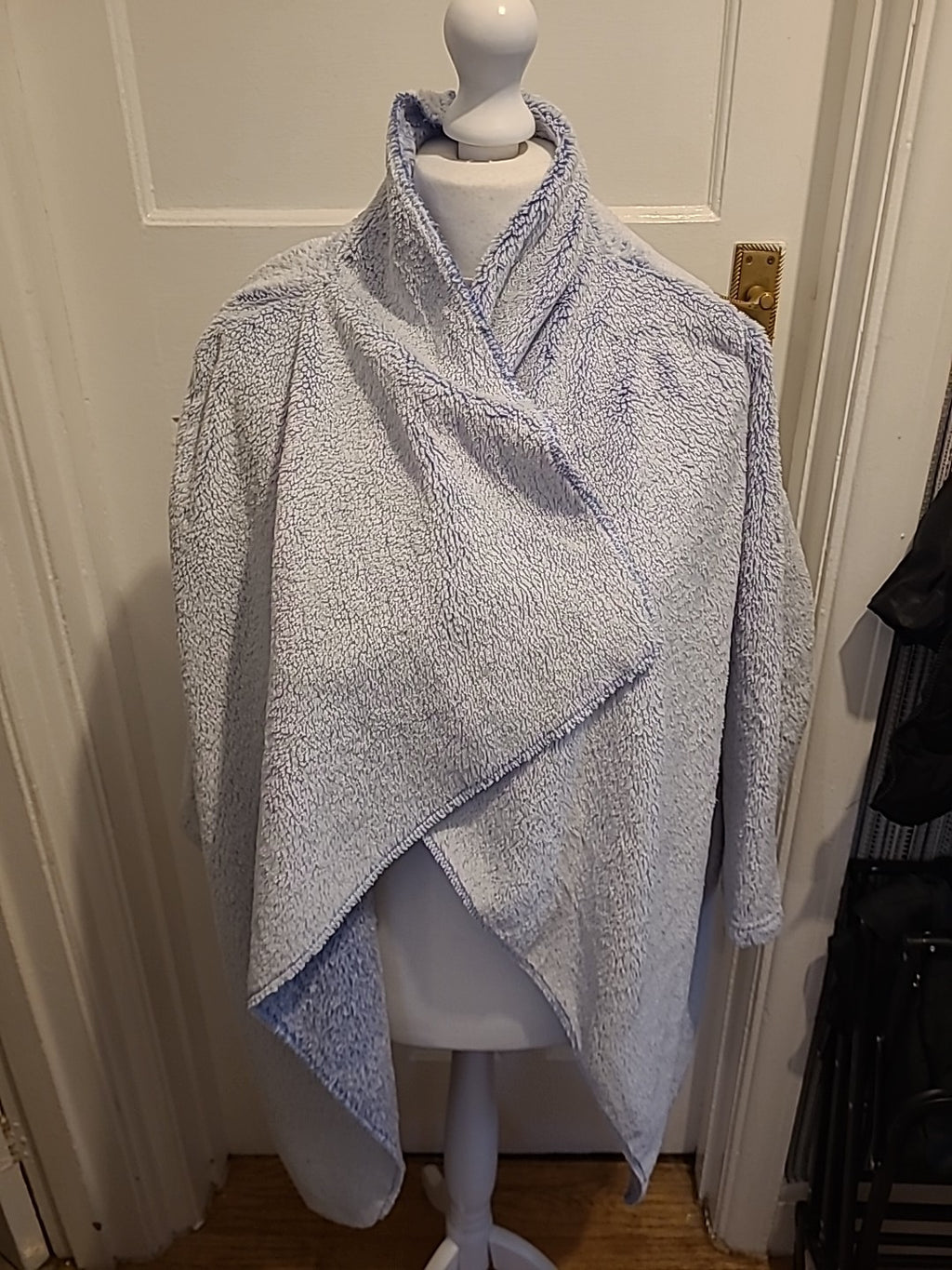 Ladies La Marquise Size M/L Purple Warm Cardigan