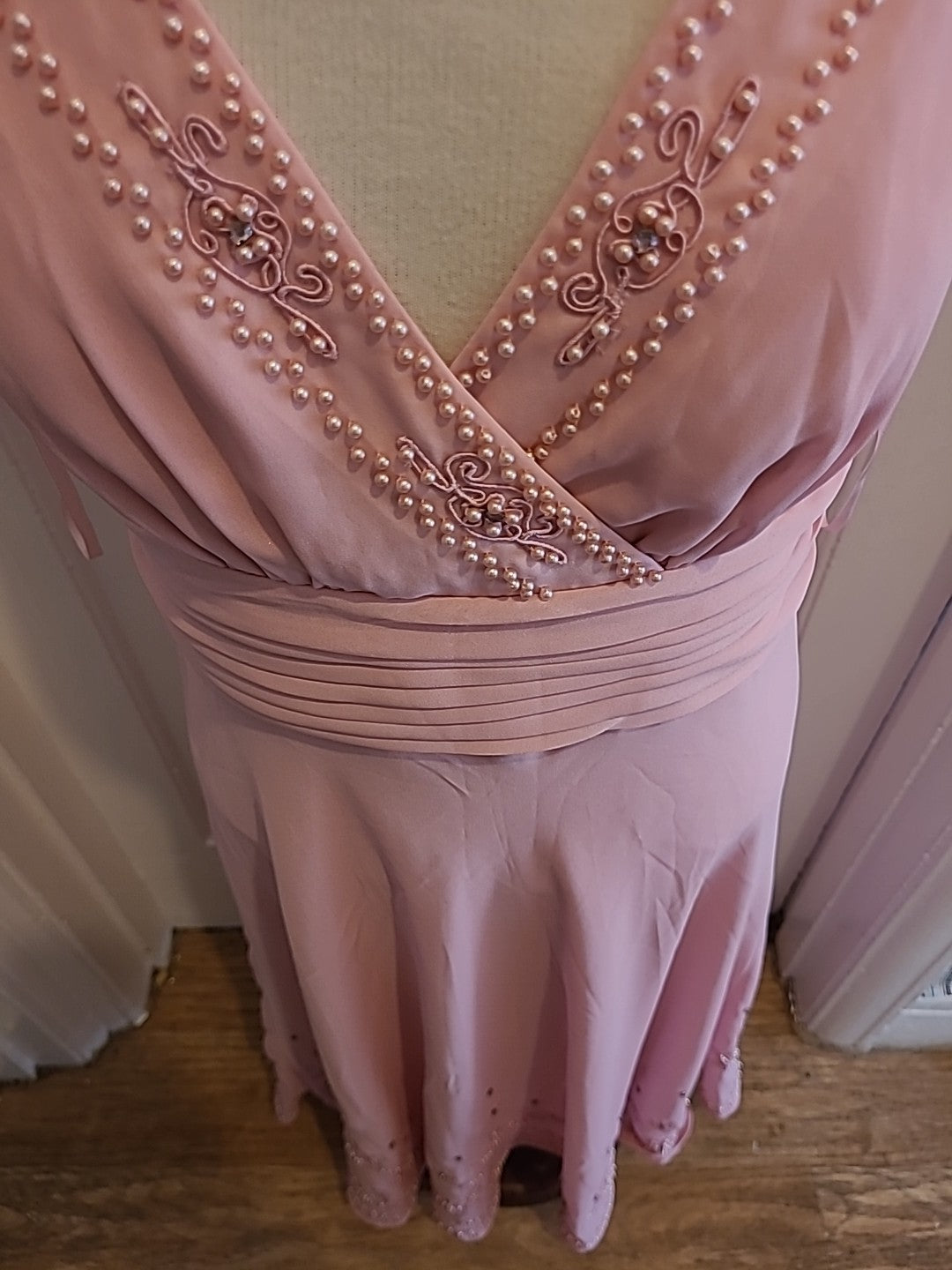 Ladies Enchanted Size 14 Pink V Neck Sleeveless Stunning Dress