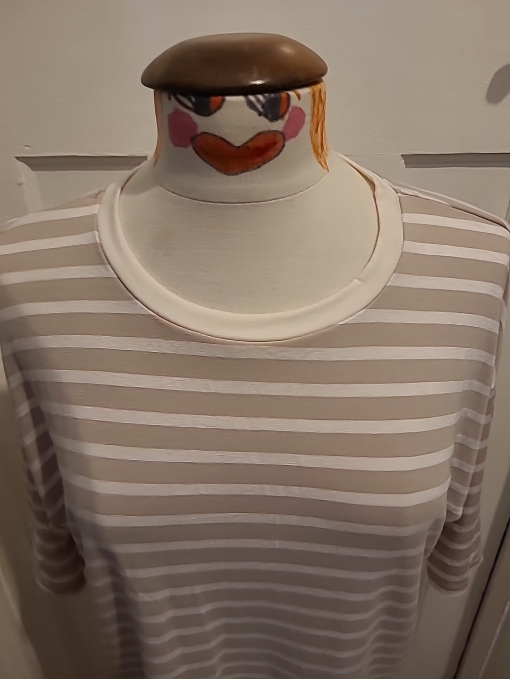Ladies Peacocks Size 14 Beige White Striped Short Sleeved Tshirt