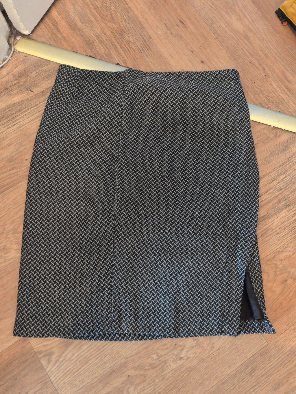Tu 14 Lined Black And Grey Straight Skirt Below Kneee