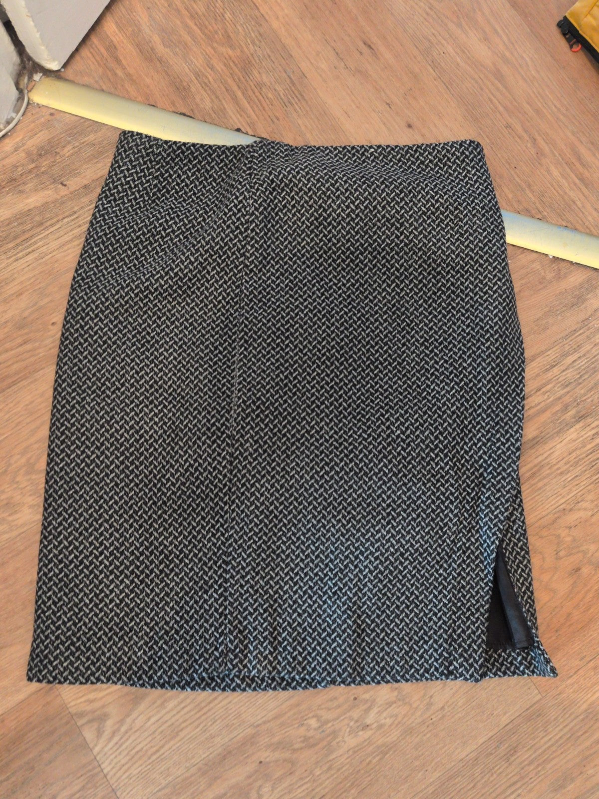 Tu 14 Lined Black And Grey Straight Skirt Below Kneee