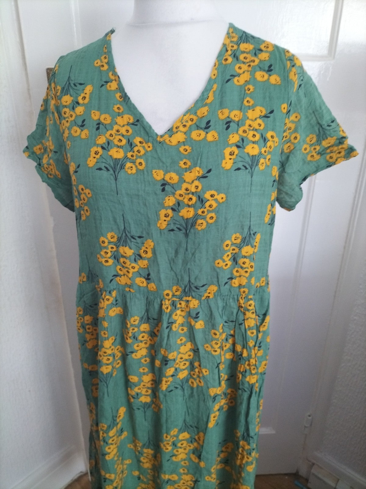 Ladies Large Green And Yellow Short Sleeved V Neck Floral Long Dress