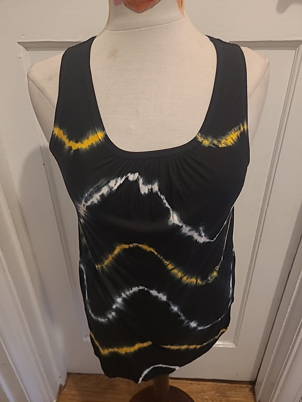 Ladies Yak N Yeti Size Small Black Tie Dye Sleeveless Top