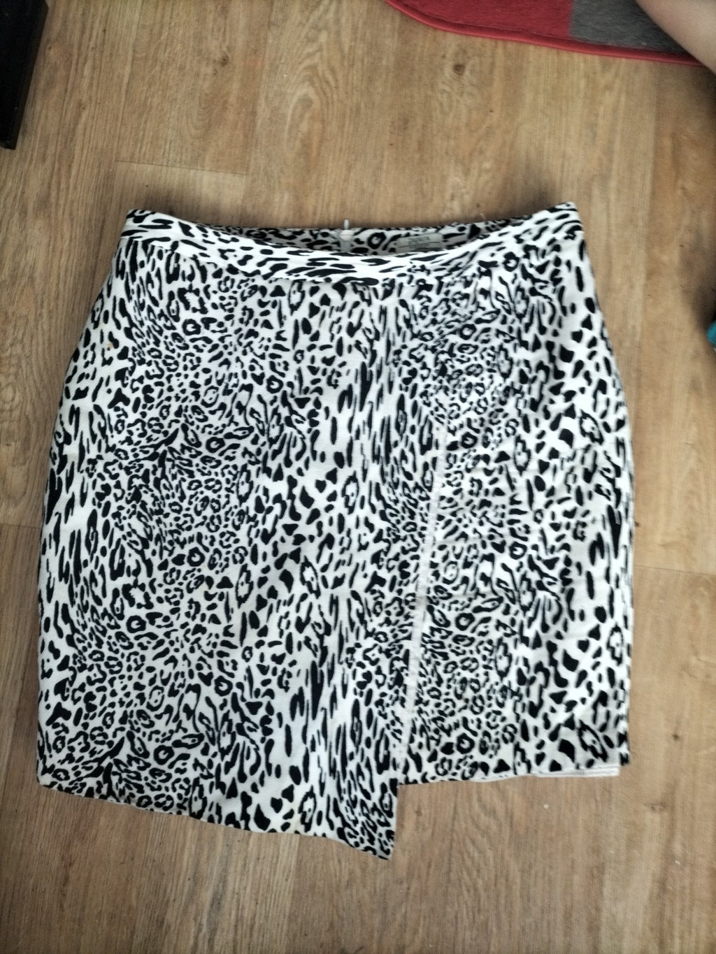 Ladies Papaya Size 18 Black And White Lined Skirt