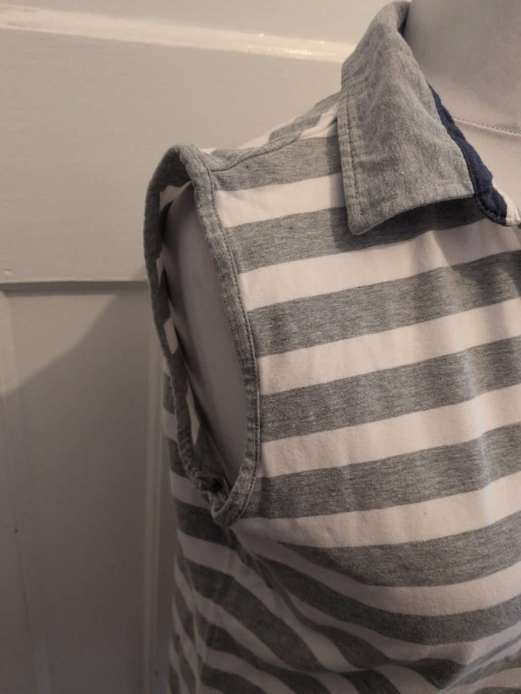 Sweet Delicate XL Grey And White Stripe Collared Sleeveless Blouse