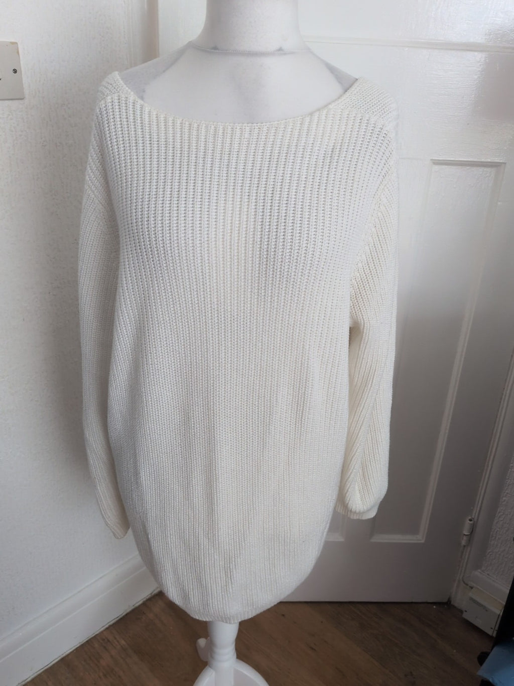 Ladies Tu Size 22 White/Cream Long Sleeve Jumper