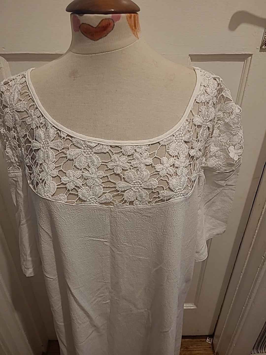 Ladies Size 4XL White Floral Lace Short Sleeved Dress