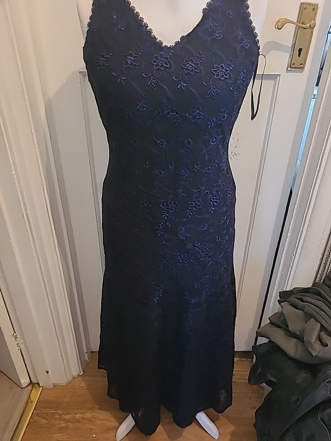Ladies Laura Ashley Size 10 Black/Purple/Blue Lined Sleeveless Dress