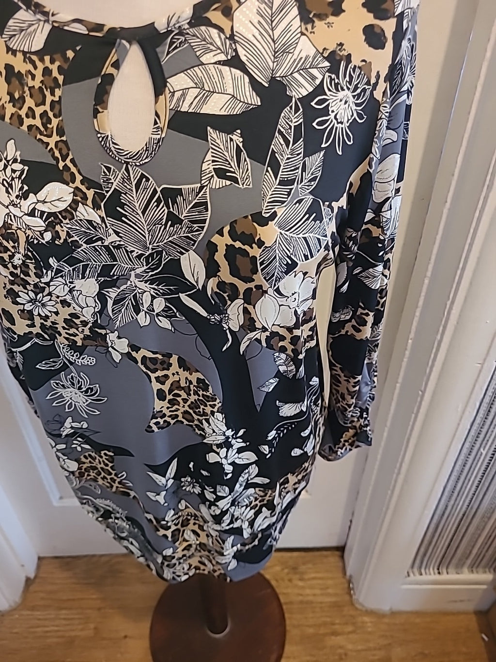 Ladies Klass Size Small Multi Floral Long Sleeved Tshirt