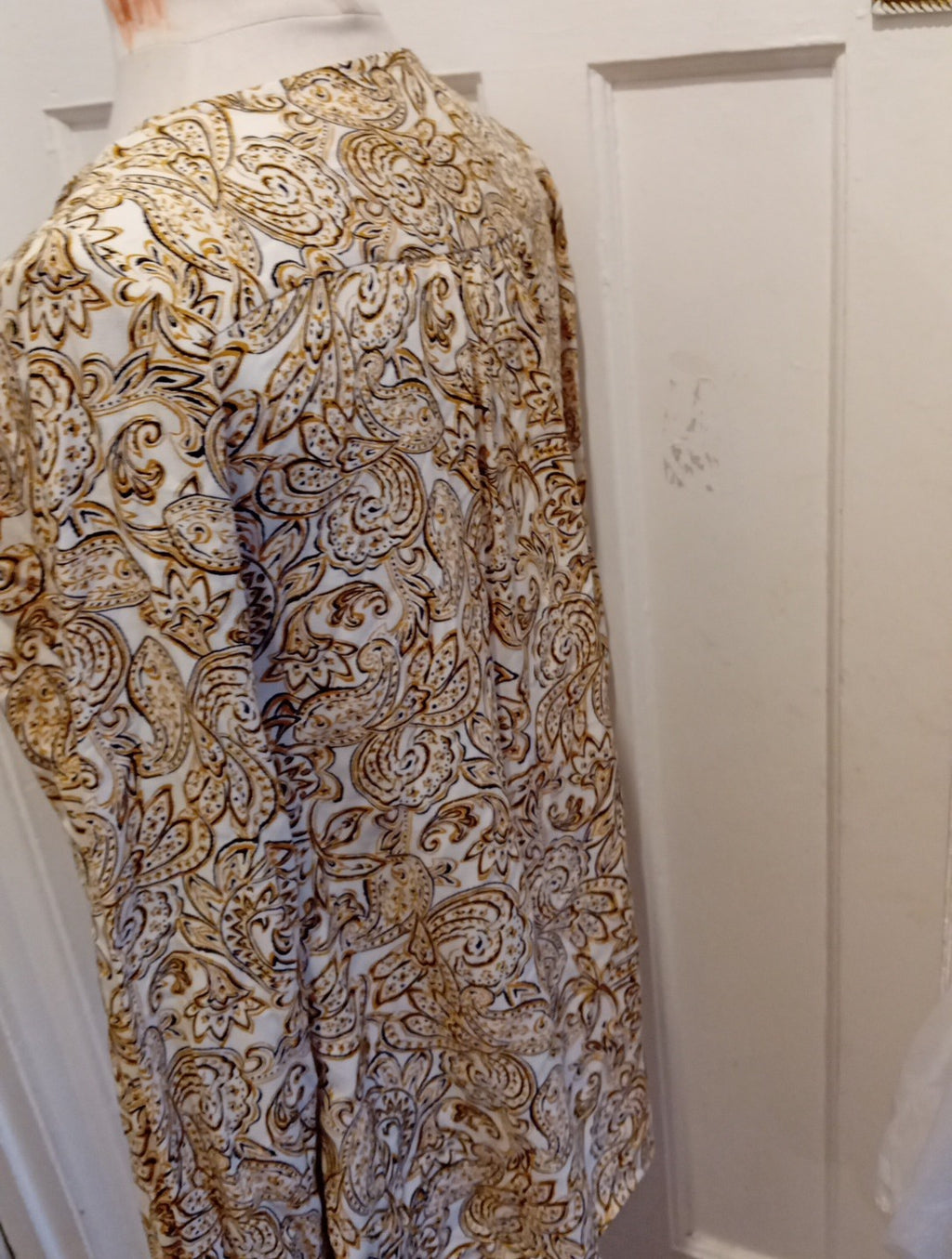 Ladies Matalan Size 8 Beige/Gold Long Sleeved Blouse