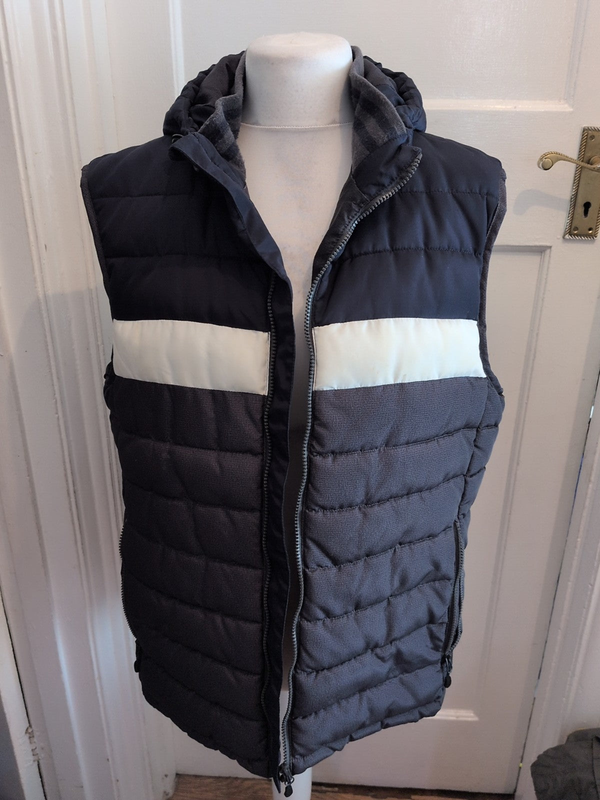 Easy XL Navy White And Grey Sleeveless Puffer Jacket