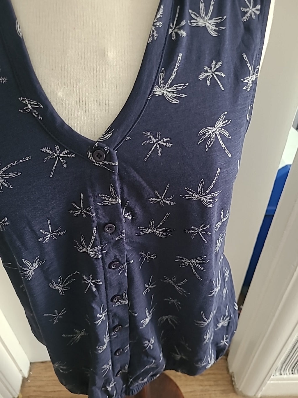 Ladies M&Co Size 12 Navy Palm Tree Sleeveless Polo