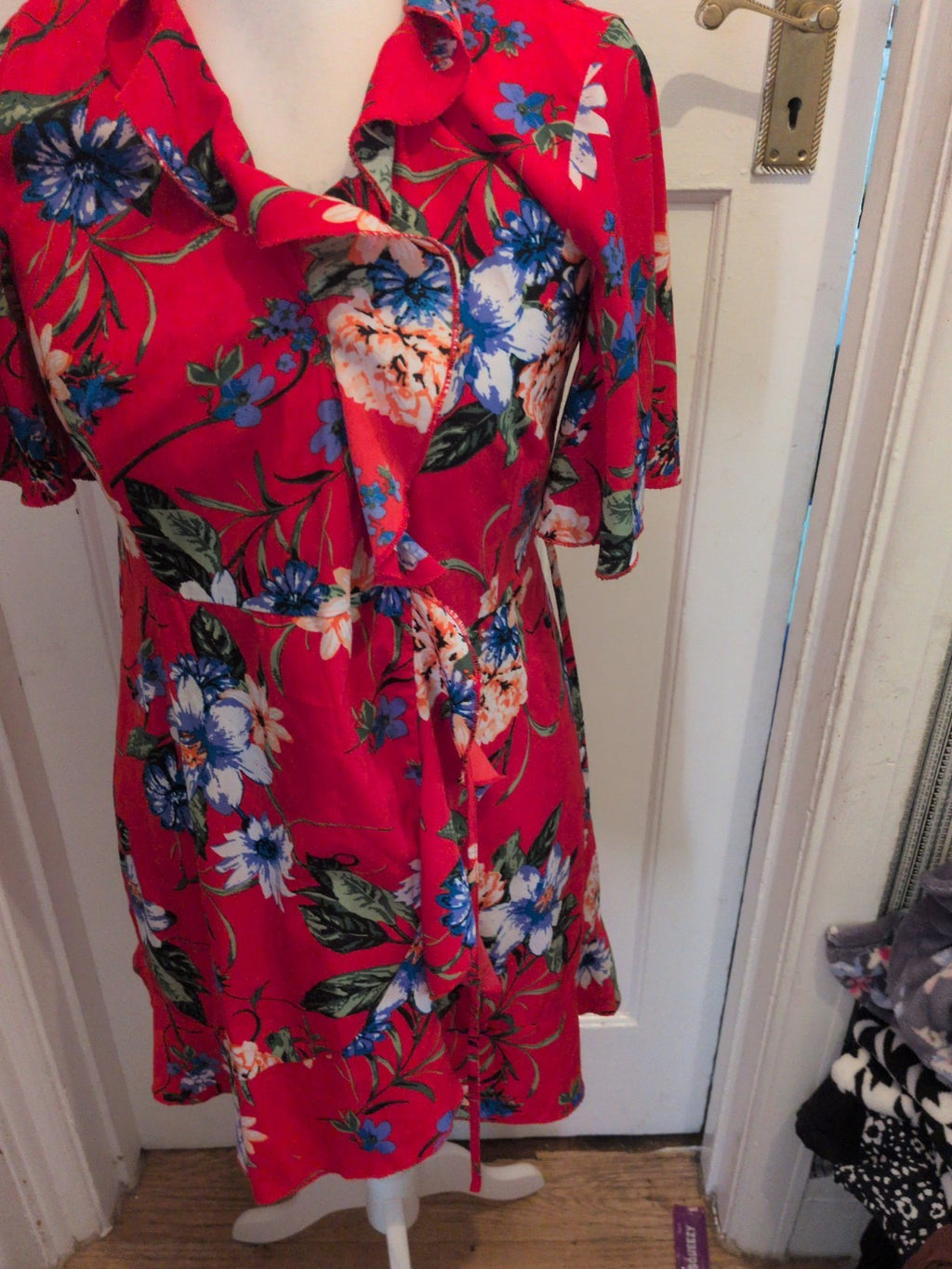 Prettylittlething 14 Red Floral Short Sleeve Knee Length Dress