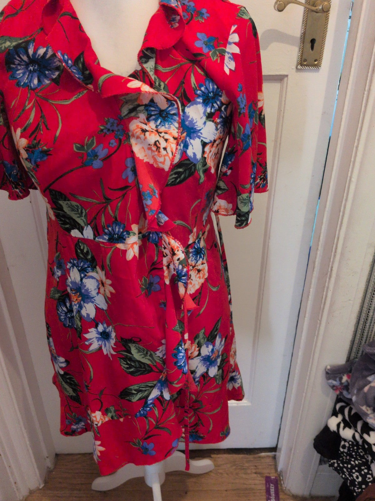 Prettylittlething 14 Red Floral Short Sleeve Knee Length Dress