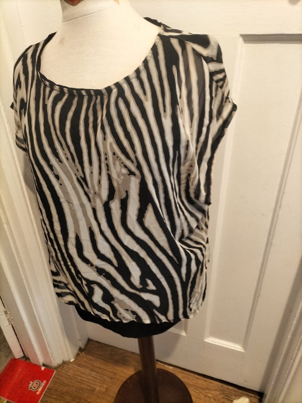 Ladies Ambria Size 16 Zebra Print Lined Short Sleeved Blouse