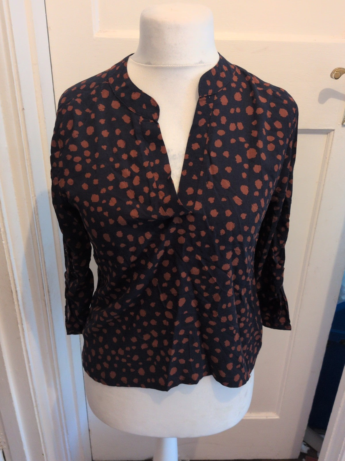 Ladies Size Medium Navy With Brown 3/4 Sleeve Blouse