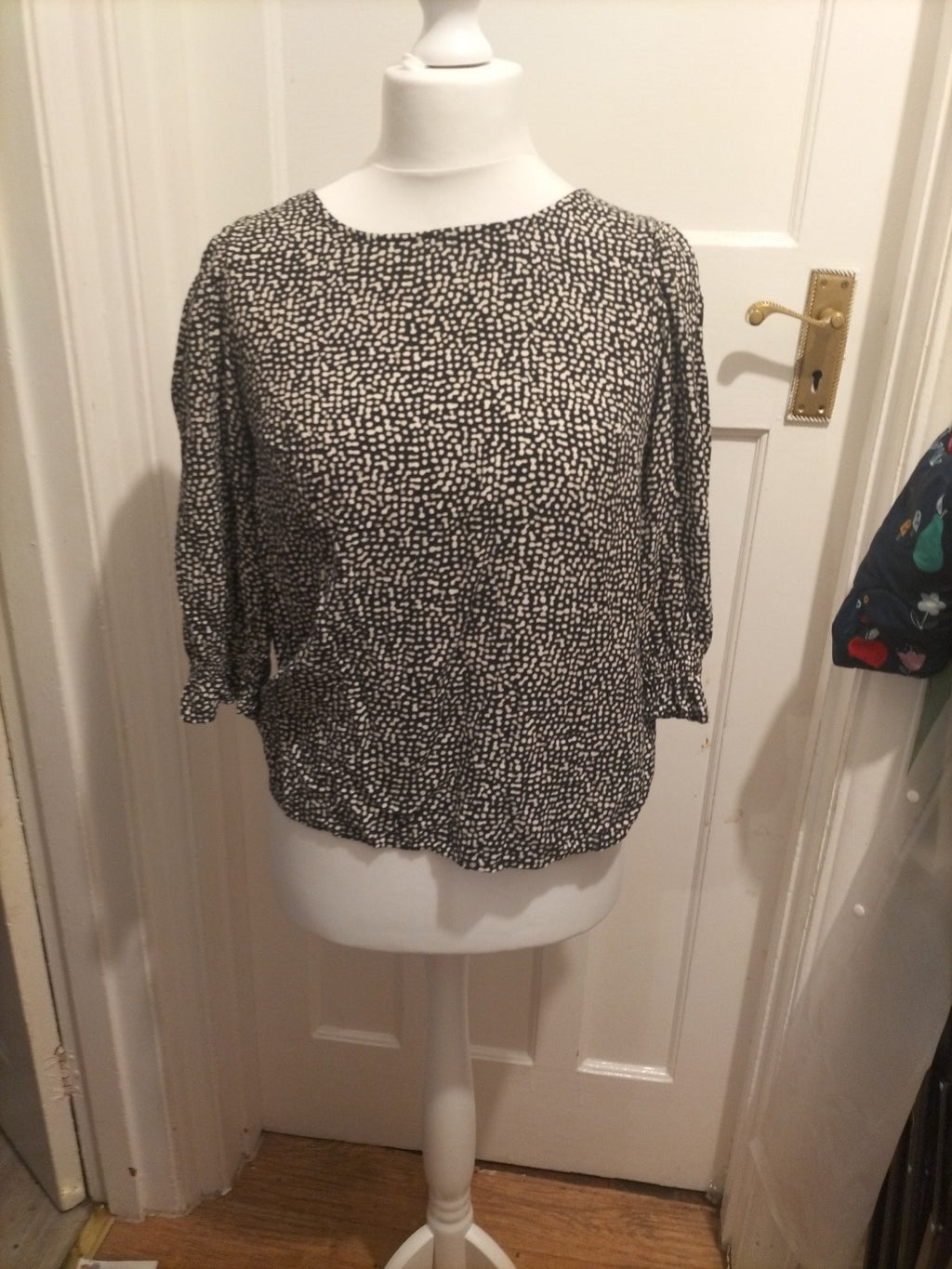 Ladies F+F Size 12 Black And White Short Sleeved Blouse