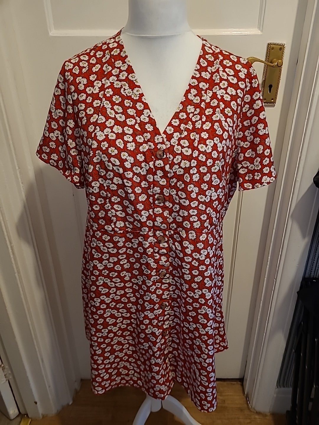 Ladies Shein Curve Size 2XL Red And White Floral Short Sleeved Dress