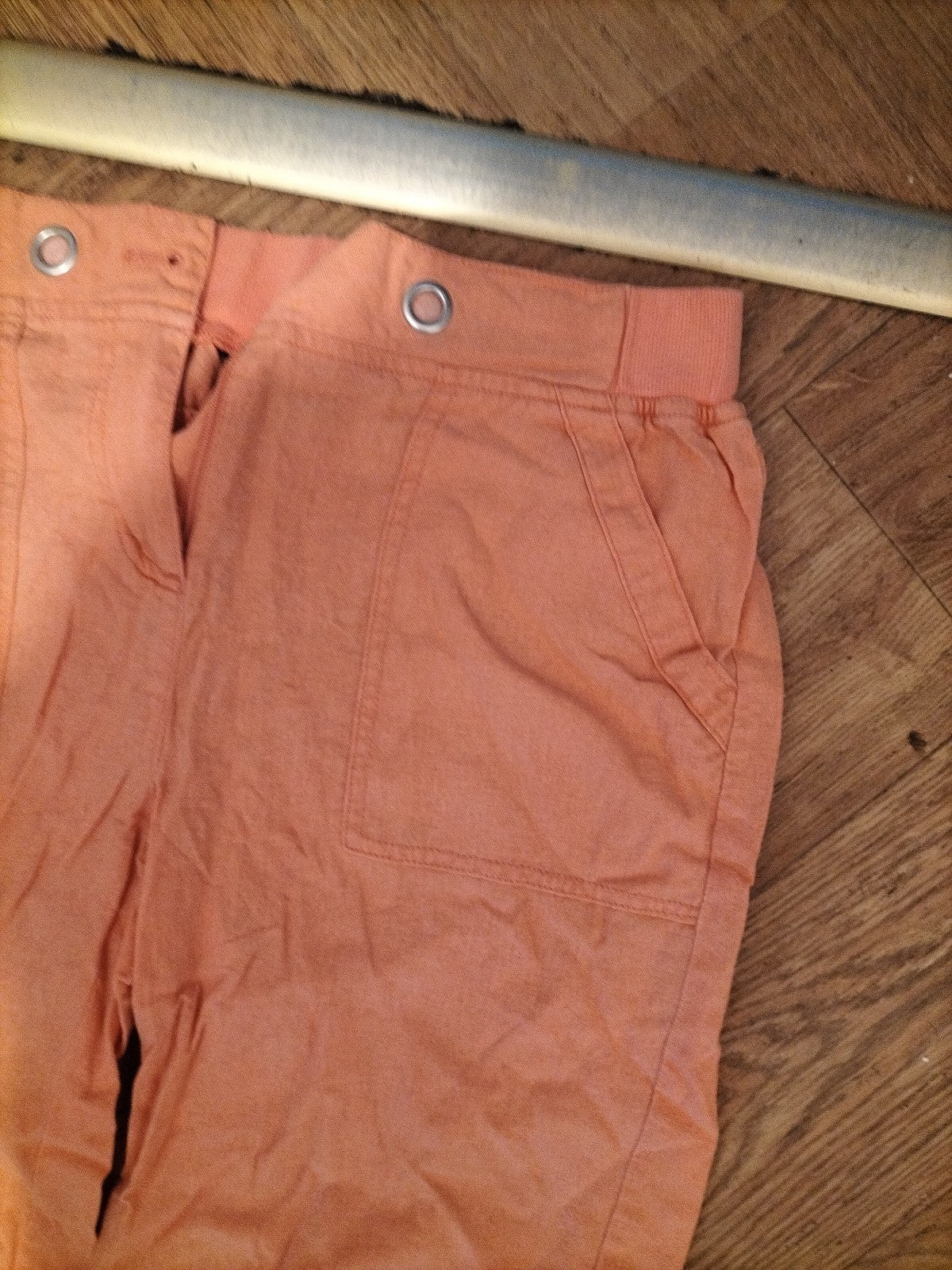 Ladies Kaleidoscope Size Large Peach Cropped Trousers