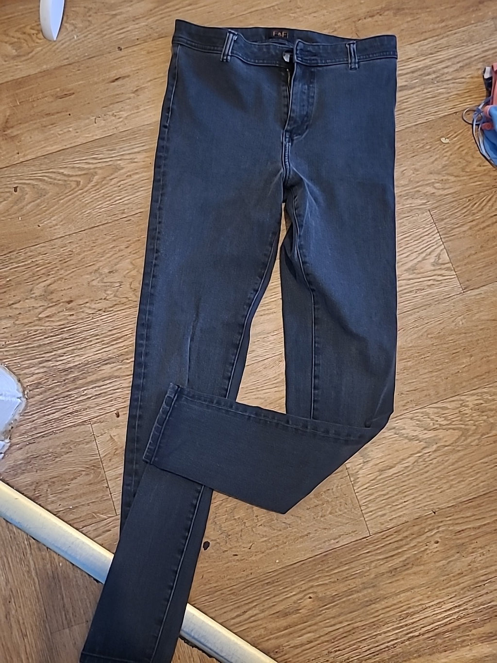Ladies Size 10-12 Grey Skinny Jeans