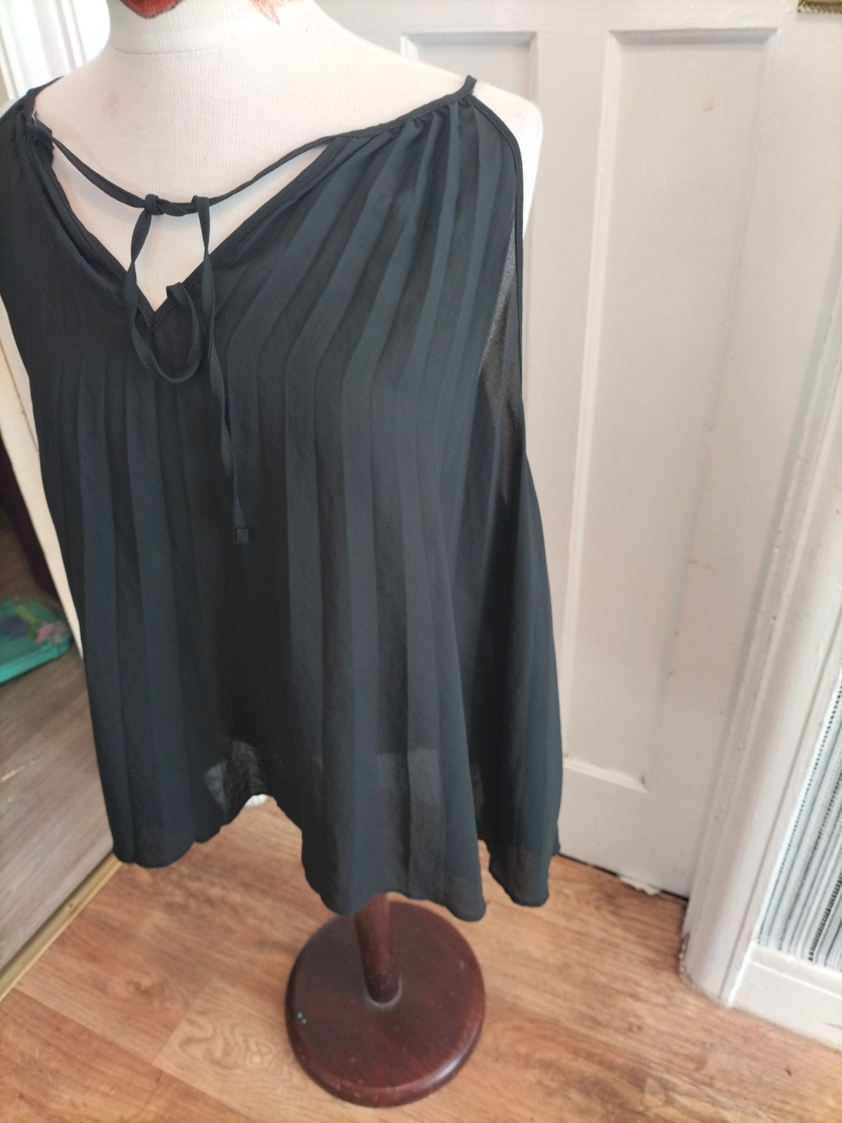 Ladies George Size 18 Black Sleeveless Flowy Blouse
