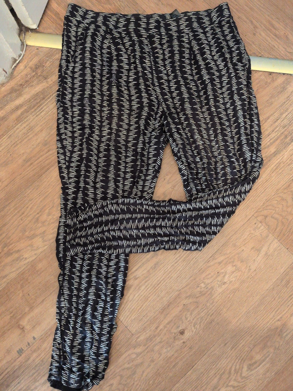 Marks And Spencer 16 Cream And Black Leggings Patterned