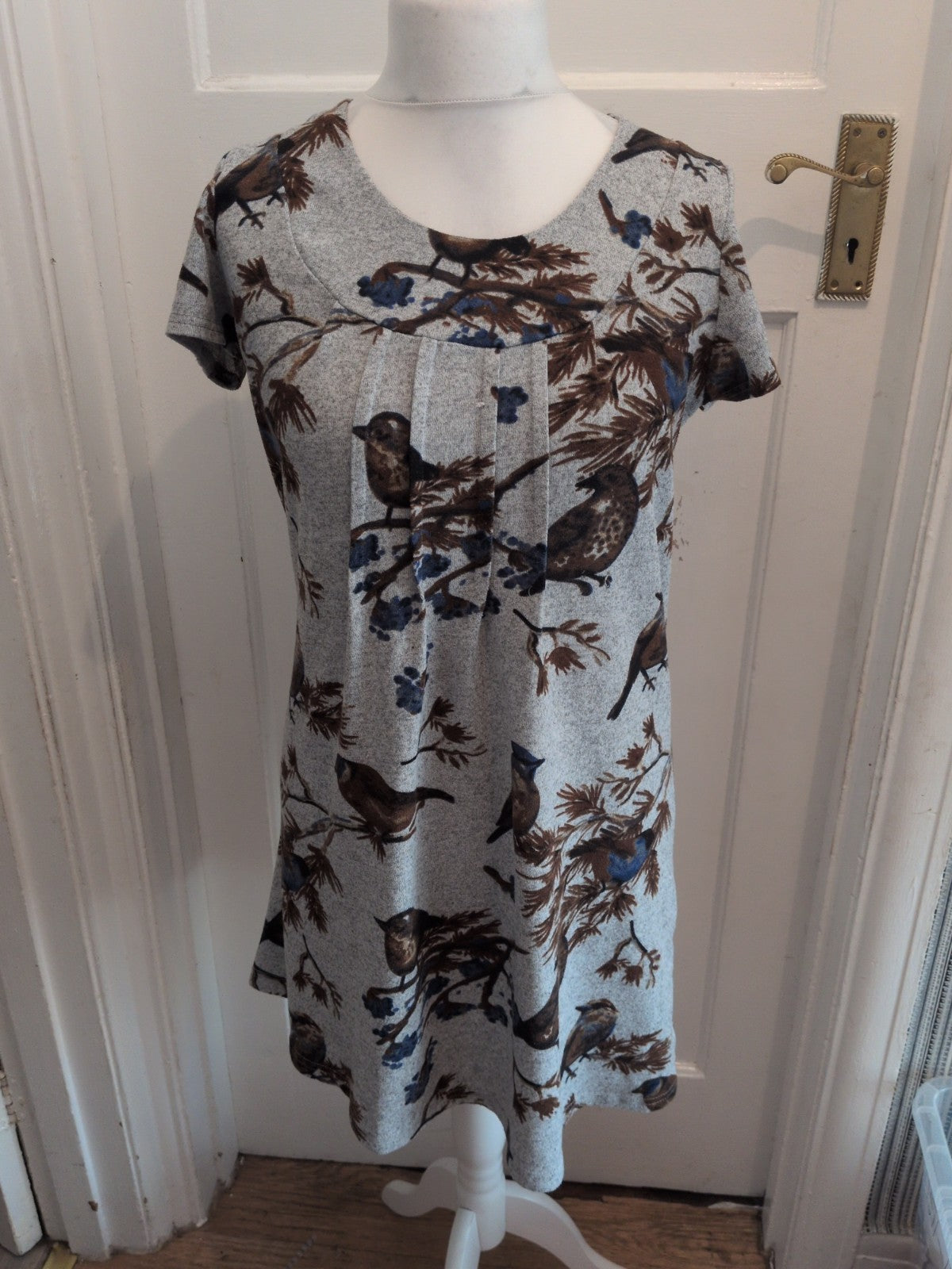 Tenki XL Grey Robin Pattern Short Sleeve Dress