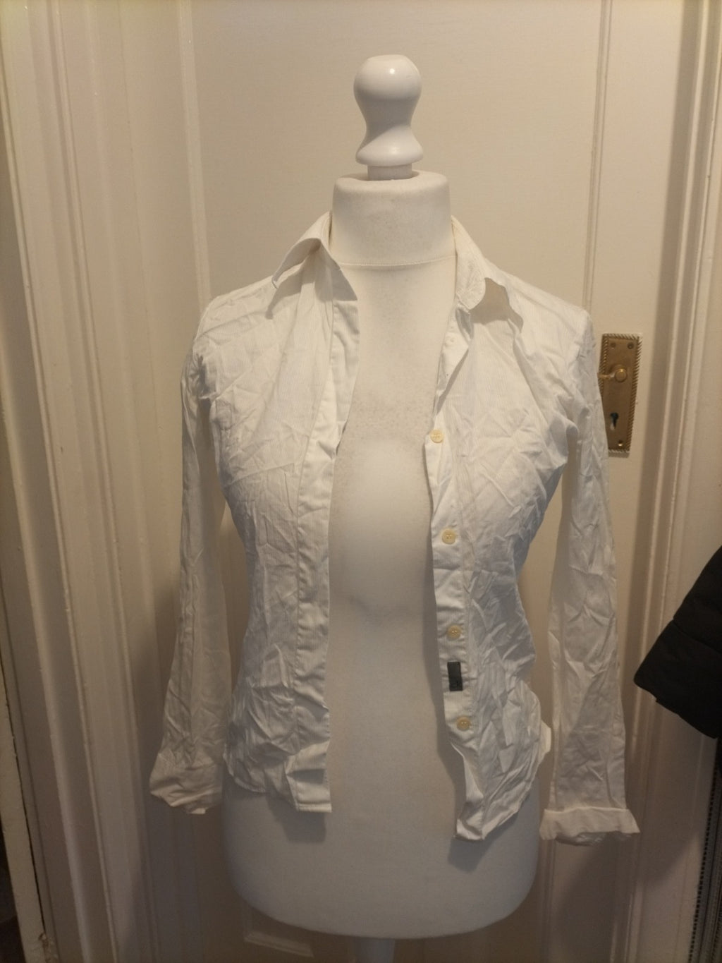 Ladies Calvin Klein Size 8 White Long Sleeved Blouse