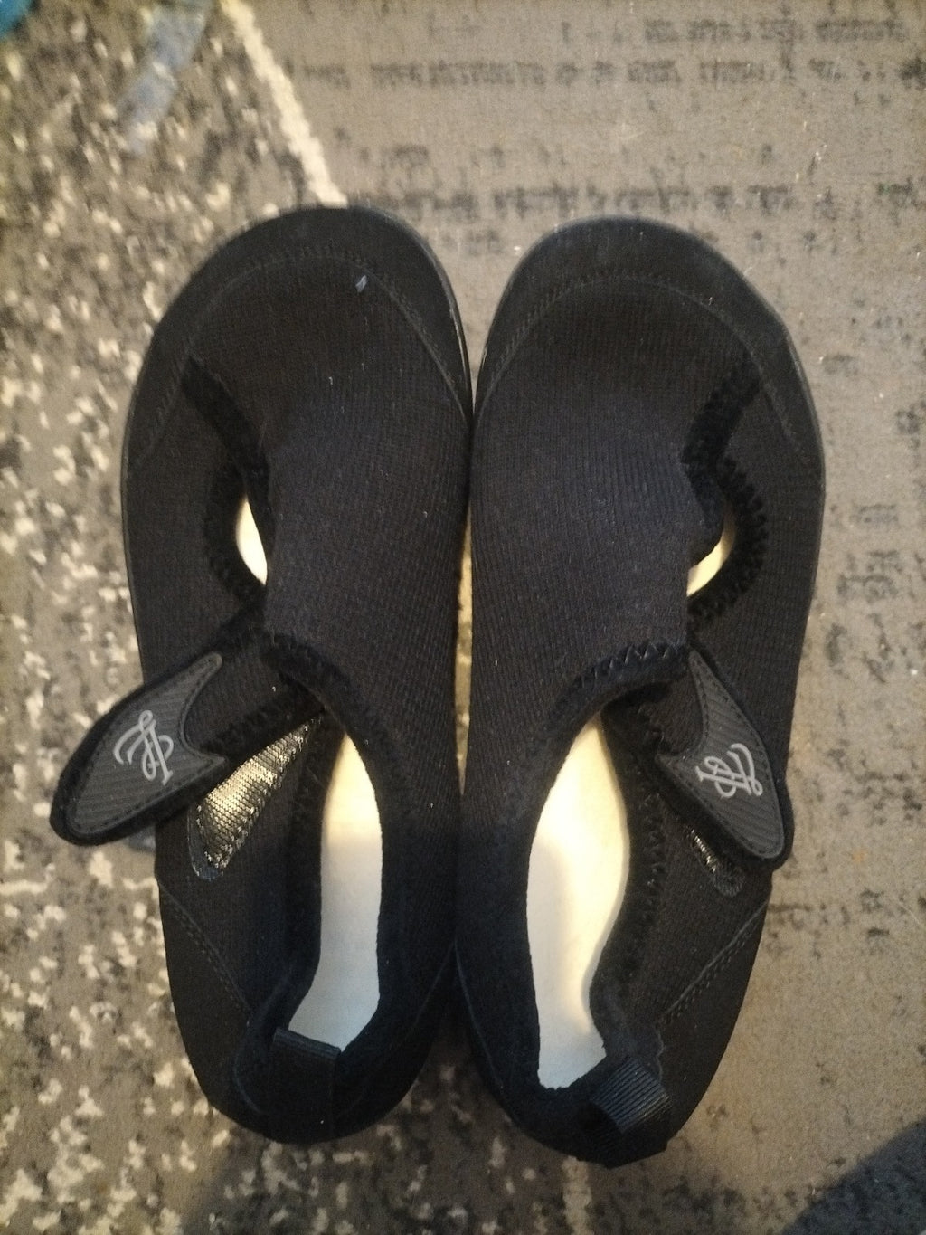 Ladies Black Slip On Slippers Size 6