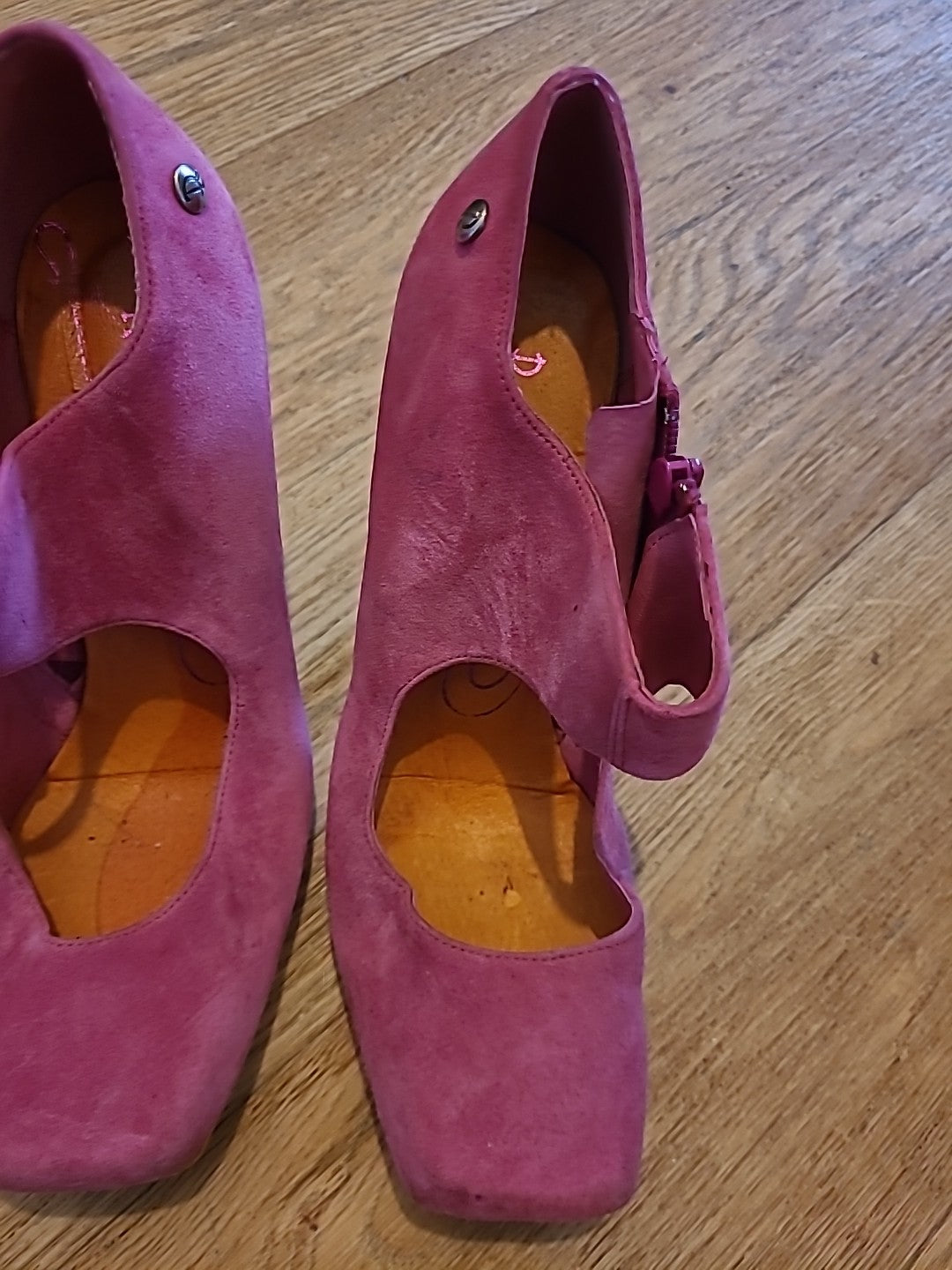 Ladies Red Or Dead Size 6 Pink Heels